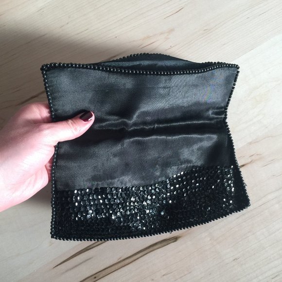 1950s EUC black beaded clutch - Picture 5 of 8
